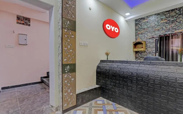OYO 87826 Hotel Clarke Inn