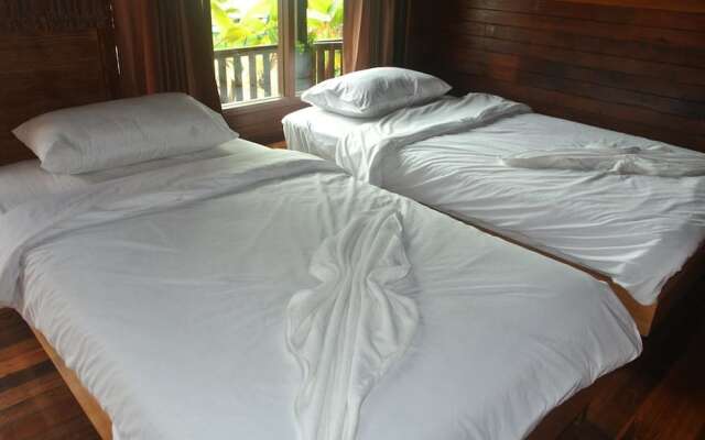 Ruenthong Resort Surat Thani