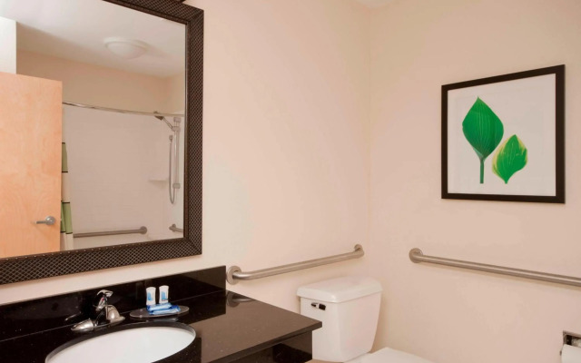 Monte Carlo Inn Vaughan Suites