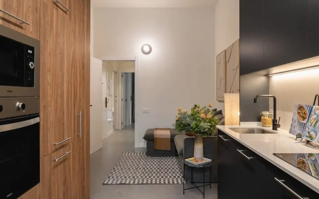 Sant Pau Patio 2BR Near Avinguda Gaud With Patio