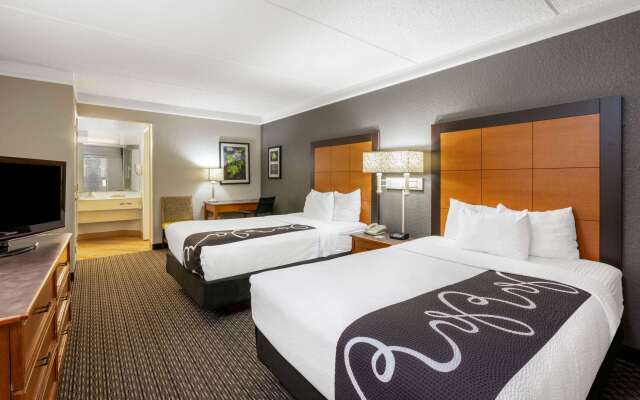Super 8 by Wyndham The Woodlands North
