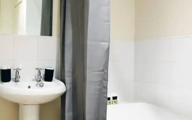 Comfy Duplex 2-bed Apartment in Milton Keynes