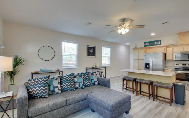 Downtown Pensacola Vacation Rental w/ Yard!