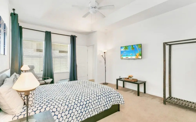 6BR Luxury Home With BBQ and Private Pool