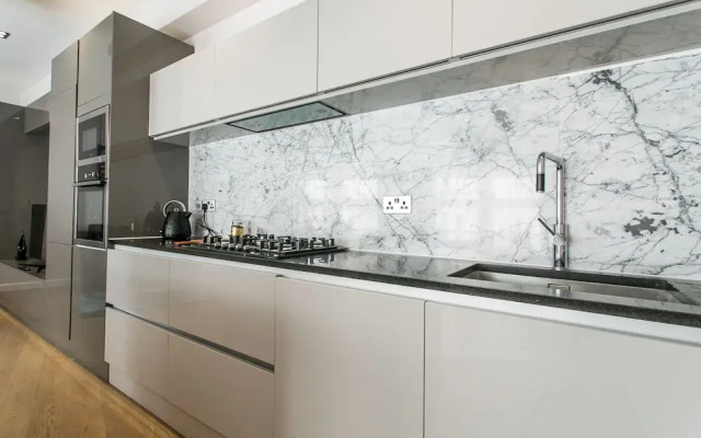 2 Bed Penthouse Style House in Camden Town