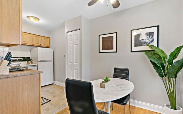 Studio in the Heart of Lakeview