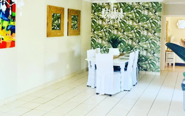 Banana palm luxury cottage