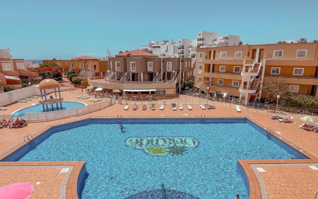 Orland, center of Las Americas LA205