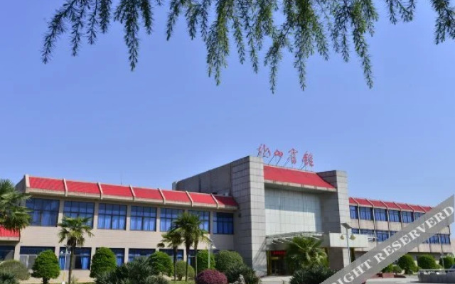 Longshan Hotel