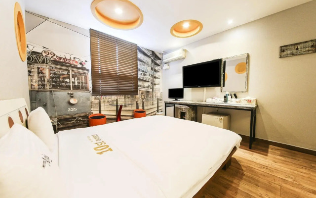 Q Hotel