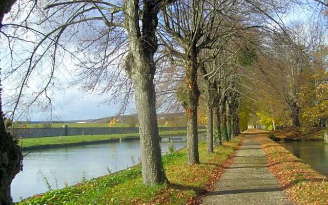 Château De Serrigny