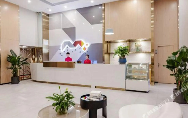 Berman Hotel (Guiyang southwest Trade City Jinyang bus station store)