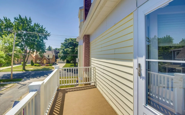 Algoma Victorian - Steps to Lake Michigan!