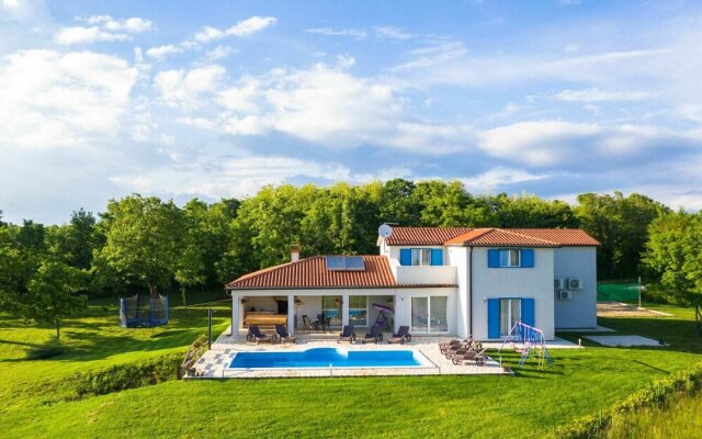 Villa in Nedešcina With Private Pool