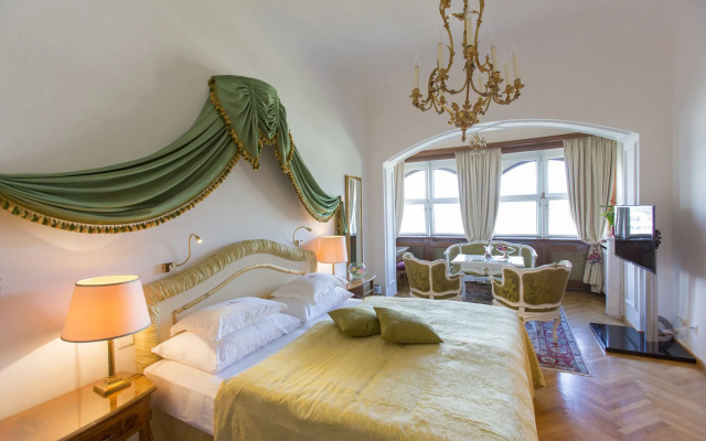 Schloss Mönchstein Hotel