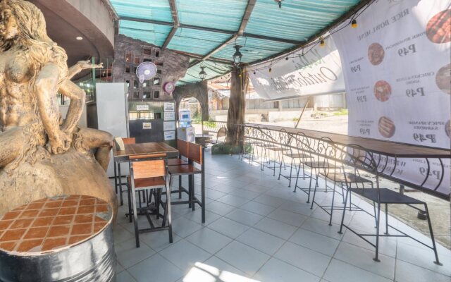 Oyo 200 Ponce Suites Art