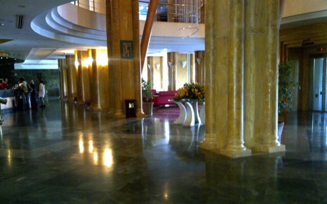Chamran Grand Hotel