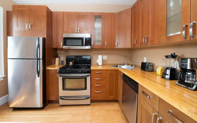 Pelicanstay in Boston Bay Village