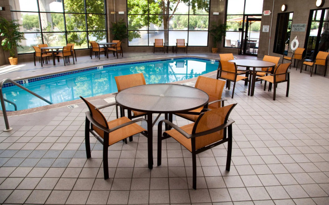 Courtyard by Marriott La Crosse