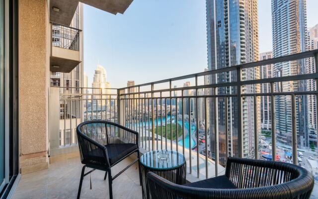 Luxurious 1B With Opera & fountains views