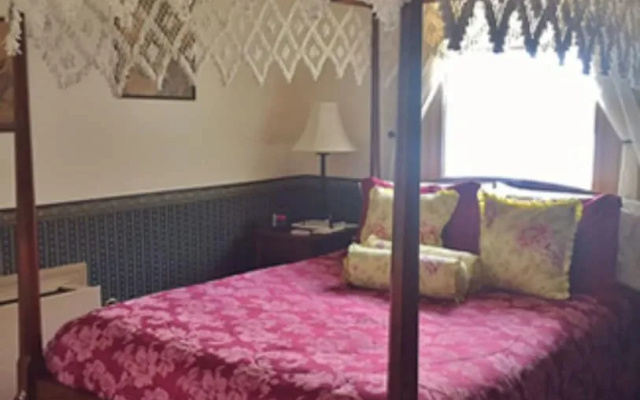 Inn At The Canal Bed & Breakfast