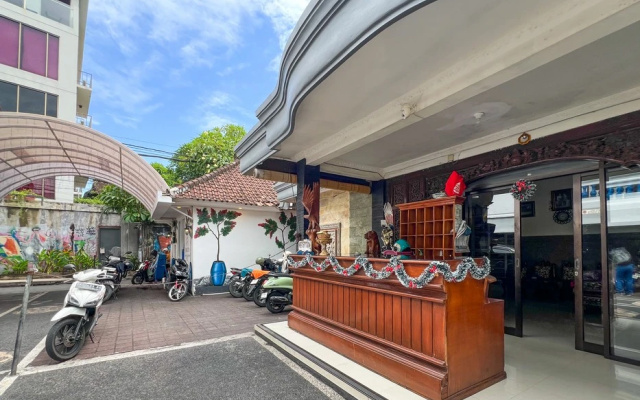 RedDoorz @ Mahendra Beach Inn Kuta – Lobby – Kuta