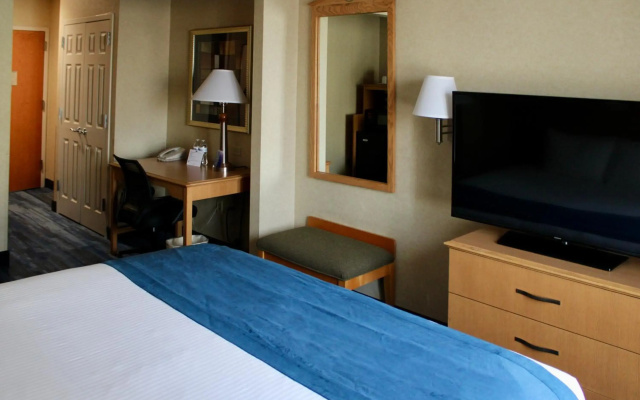 Marco LaGuardia Hotel & Suites