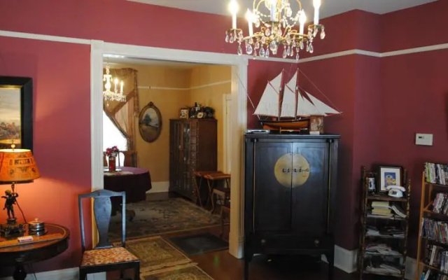 The Sleepy Senator Guest House