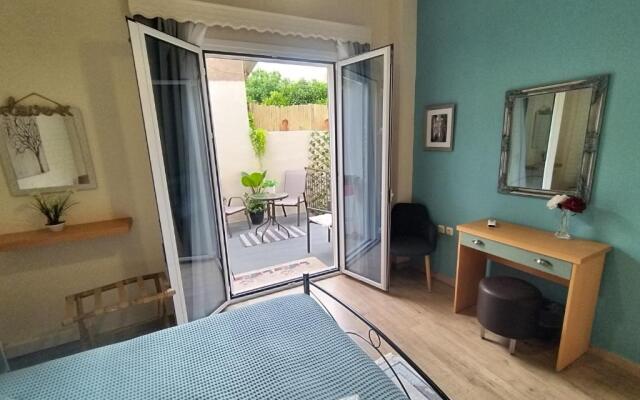 Luxury seafront house nearby Delphi