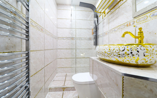 Queen Stay Apartments