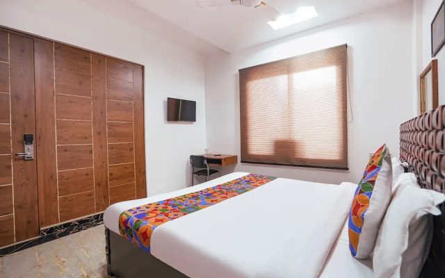 FabHotel VILLA DE BENARES