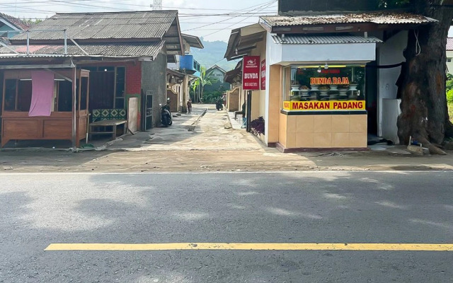 RedDoorz @ Penginapan Bunda Pelabuhanratu