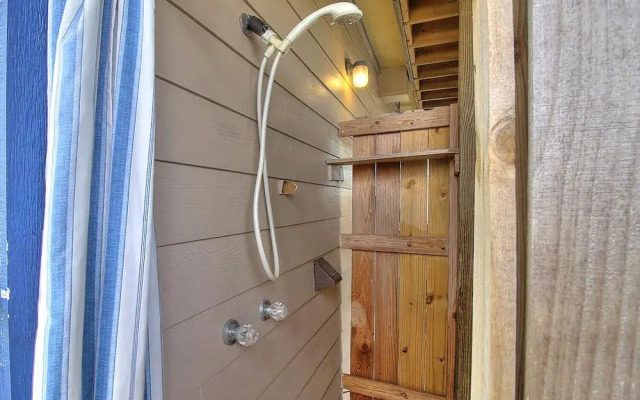 Spacious & Pet Friendly + Game Room Sleeps 10