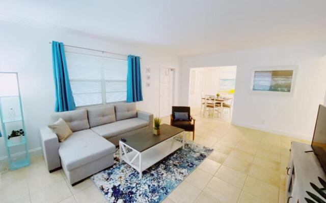 Bayview Regency Apartments By Lowkl