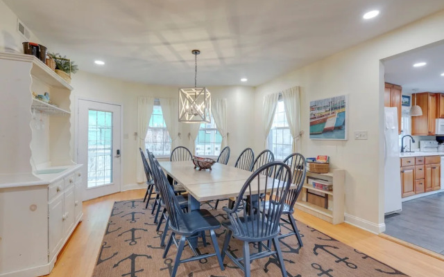 < 1/2 Mi to Boardwalk: Roomy Wildwood Retreat!