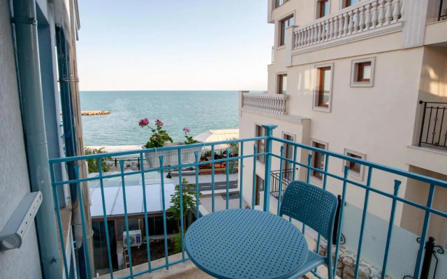 White House Family Hotel