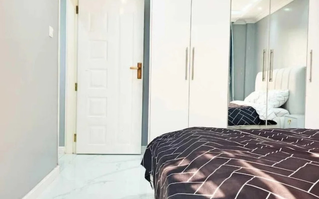 Lux Suites Grandville Apartments