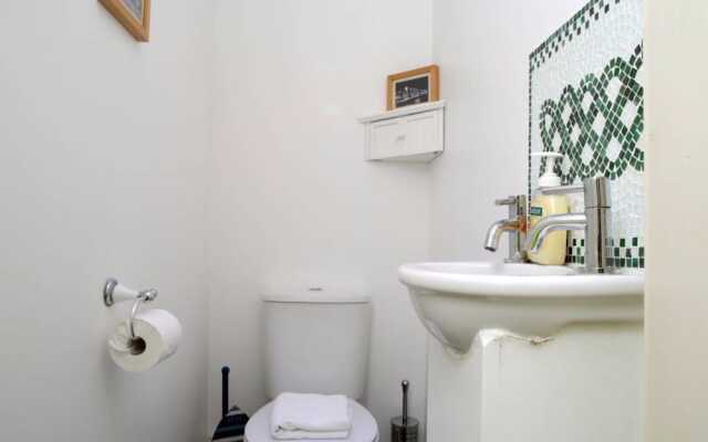 2 Bedroom Apartment With Free Parking