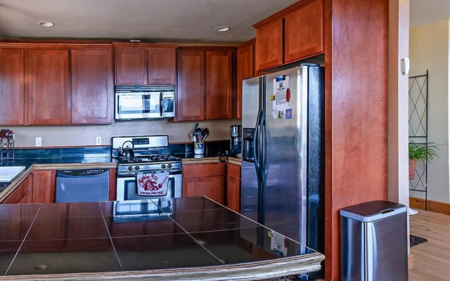 Sunset Chalet - 2600 Sq.ft. Multi-seasonal Retreat