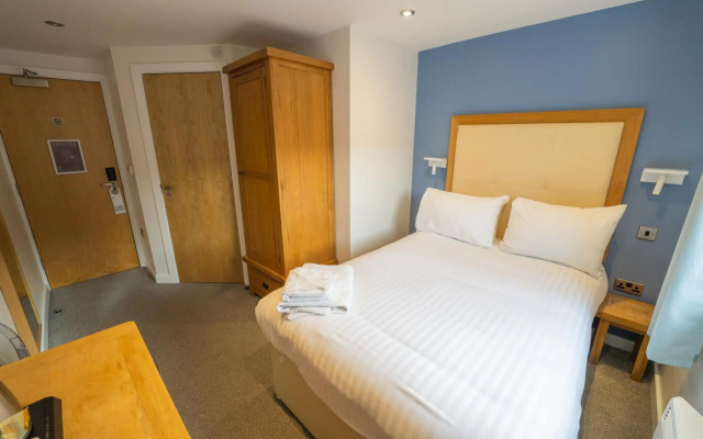 Waterside Hotel & Leisure Club