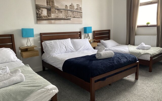 Modern 2 Bedroom Flat in Robert st, Swansea