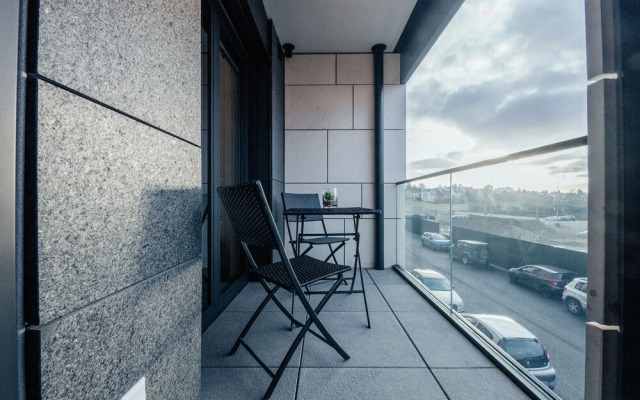 Bright Chic 1BR Apt w Balc & Prkg