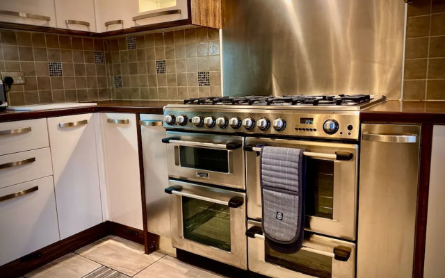 Captivating 4-bed Hot Tub House in Blackpool