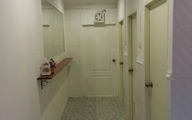 Sirikamsan House