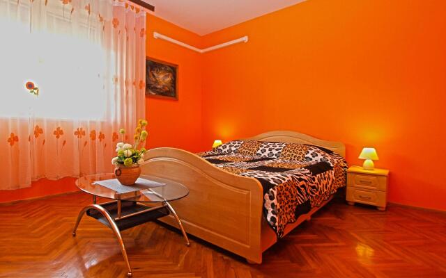 Apartment 1200