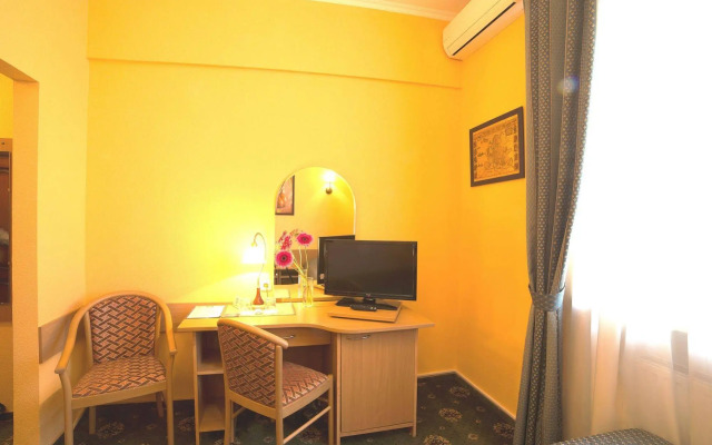 Business Tourist Hotel