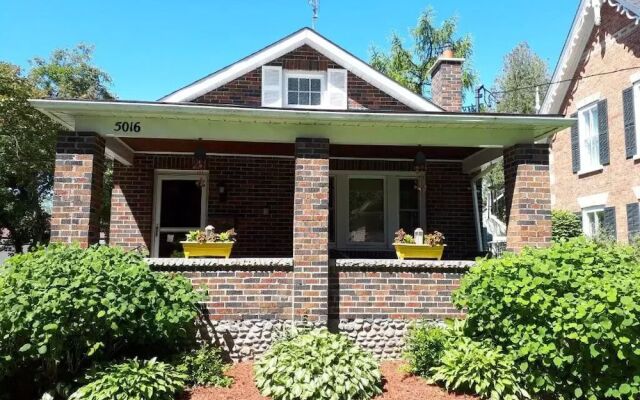 Susan's Sanctuary Bed & Breakfast