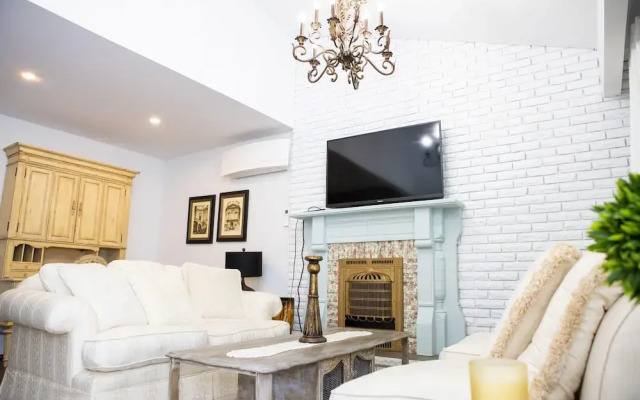 Fully Private 3 Bdrm Suite - The Winchester