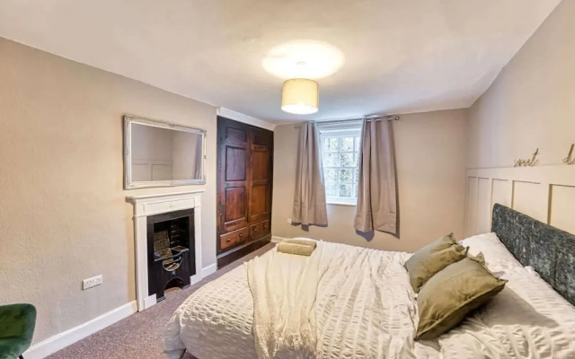 Host Stay Underhill House