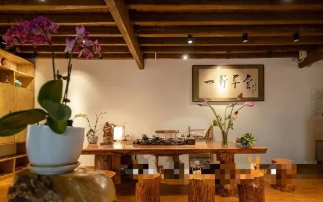 Yixing Thatched Cottage Inn (Lijiang Old Town Dashuiche Branch)